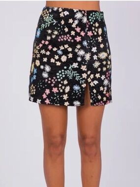 NWT Red Dress Boutique Floral Mini Skirt